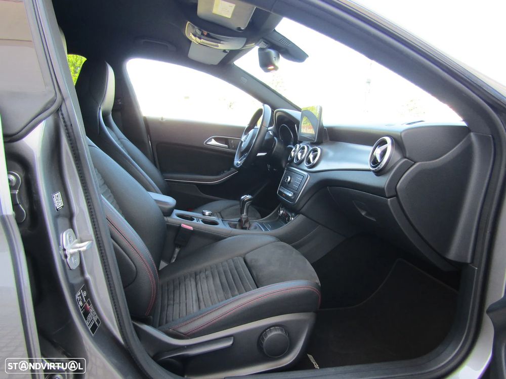 Mercedes-Benz CLA 200 d Shooting Brake AMG Line - 18