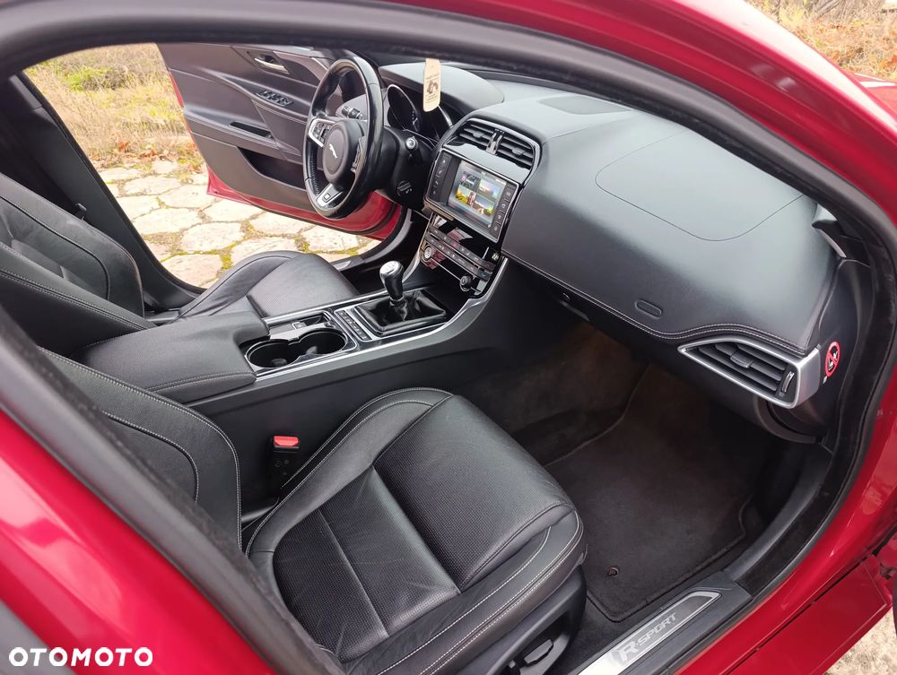 Jaguar XE 20d R-Sport - 19