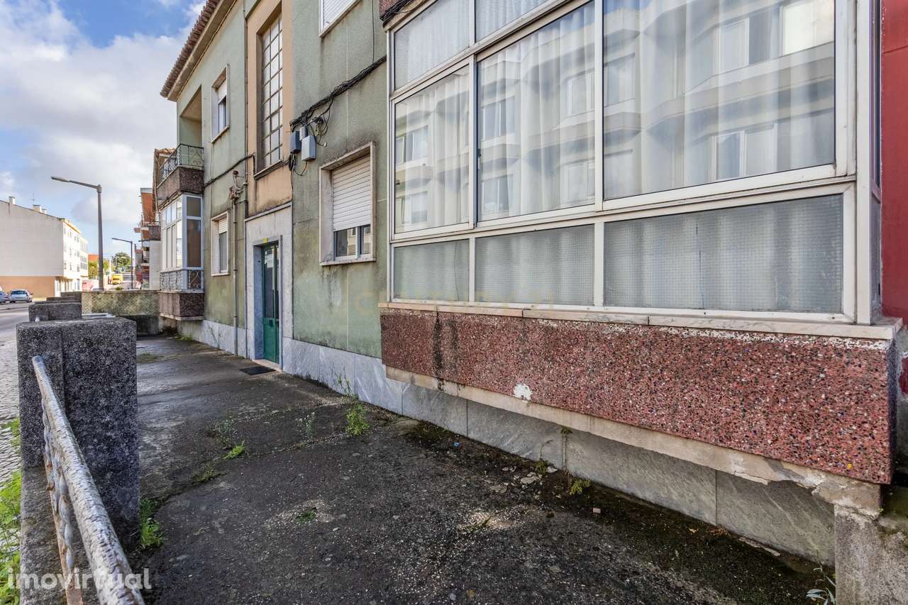 Prédio em Camarate para Investimento - Grande imagem: 5/21