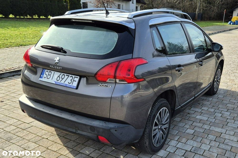 Peugeot 2008 1.2 Pure Tech Signature - 5