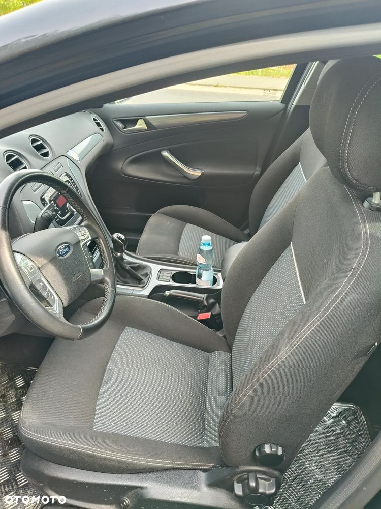 Ford Mondeo - 12
