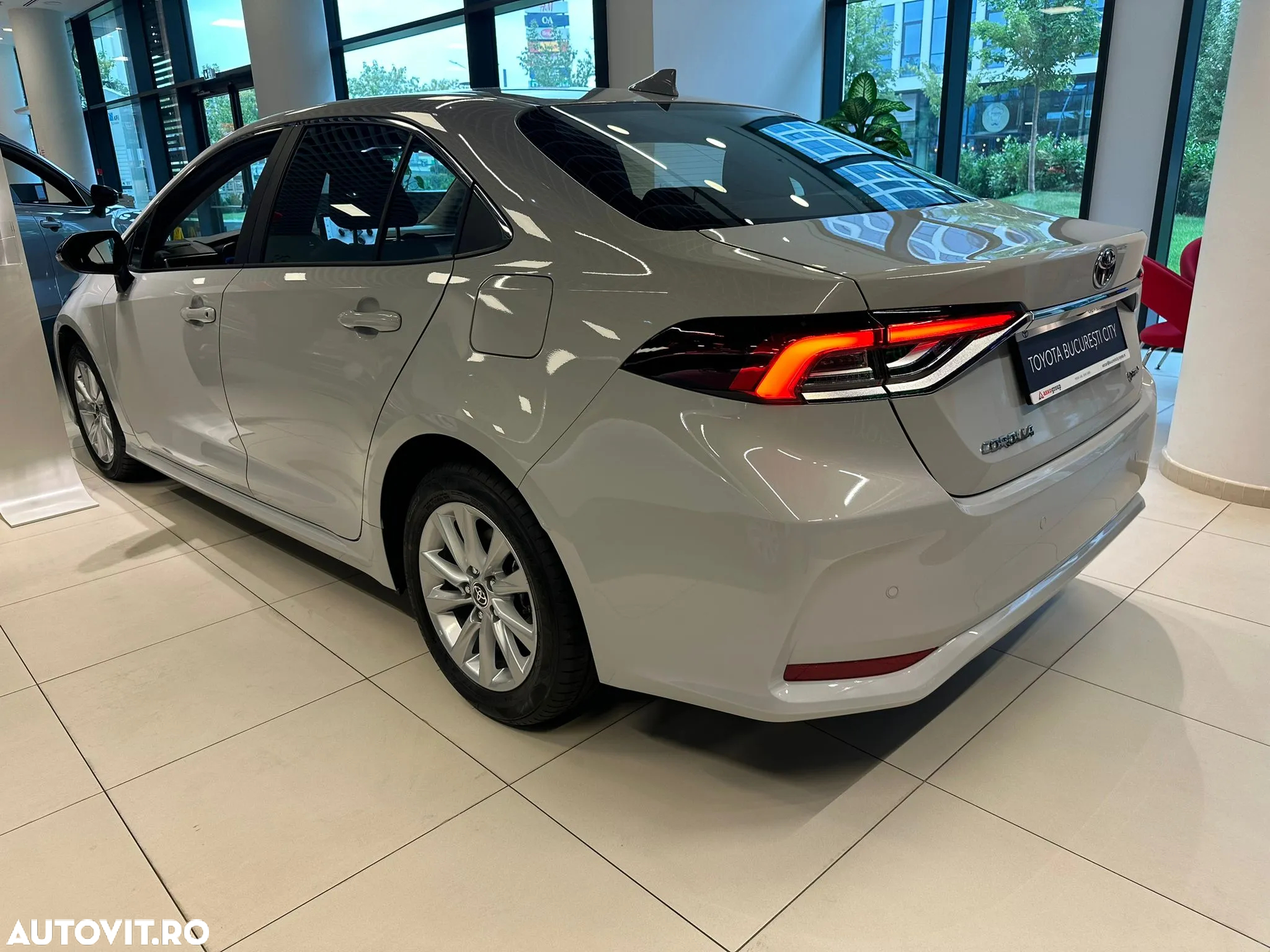 Toyota Corolla Sedan 1.8 HSD Business - 23