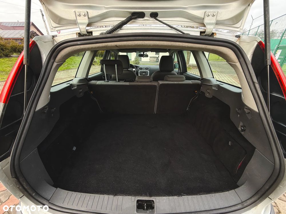 Ford Focus 1.6 TDCi DPF Ghia - 8