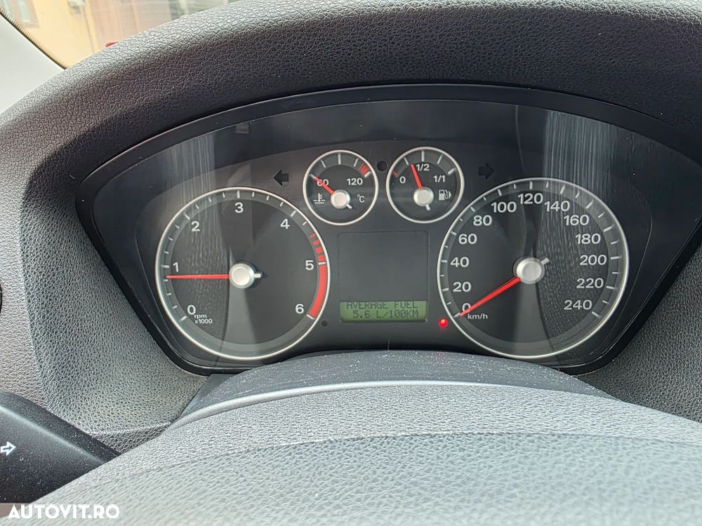 Ford Focus 1.6 TDCi Ghia - 8