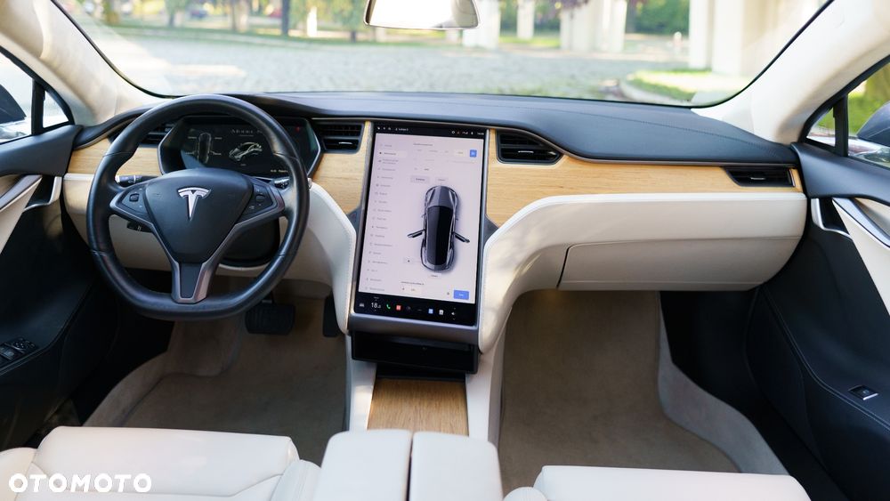 Tesla Model S - 16