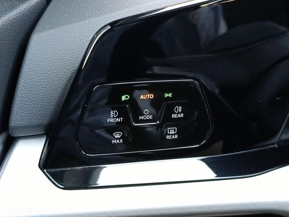 Volkswagen Golf - 28