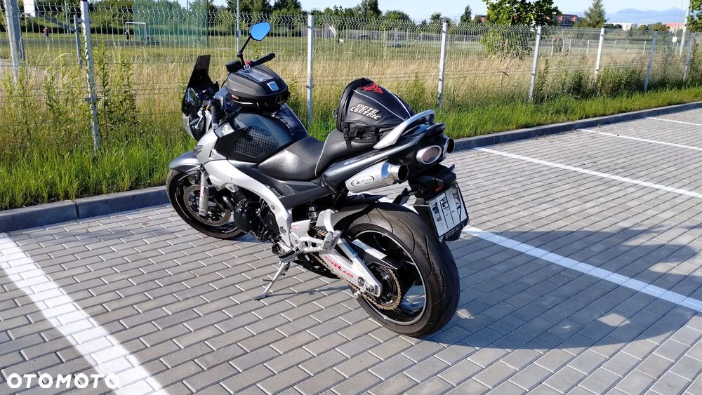 Suzuki GSR - 9