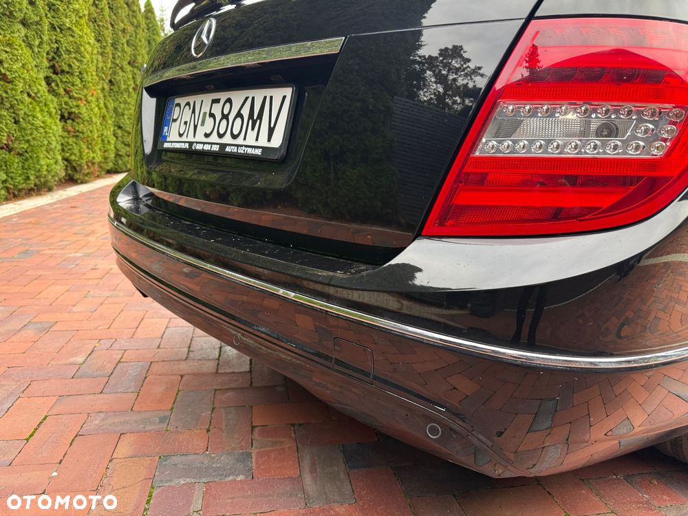 Mercedes-Benz Klasa C 180 CGI BlueEff Avantgarde - 29