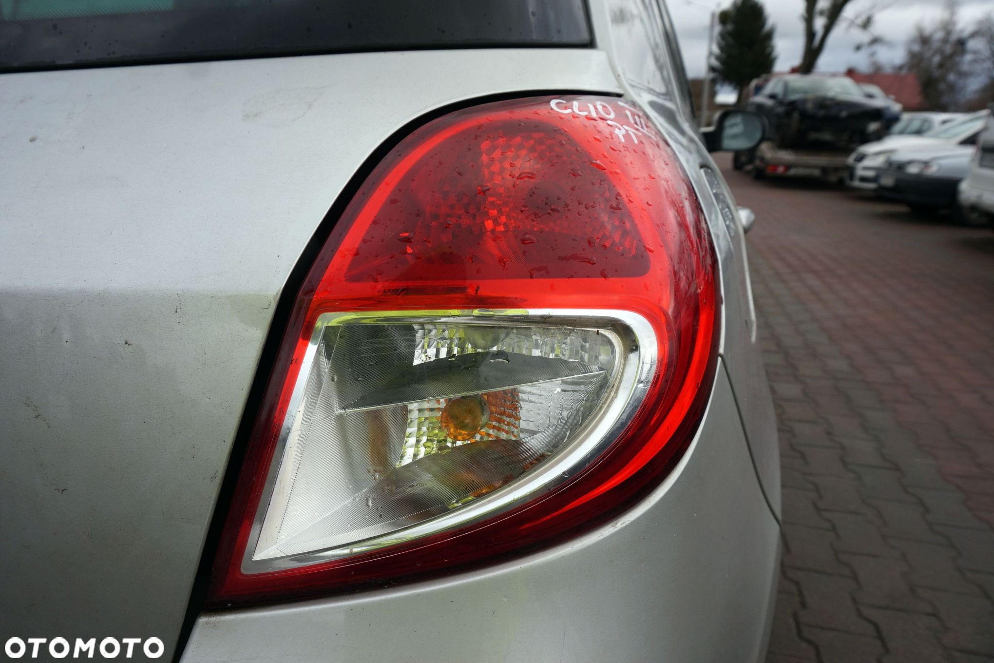 LAMPA TYLNA PRAWA CLIO III PH2 LIFT 5D HB  RENAULT 2009-2012 - 4