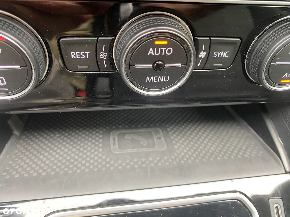 Volkswagen Passat 2.0 TDI SCR DSG Elegance - 17
