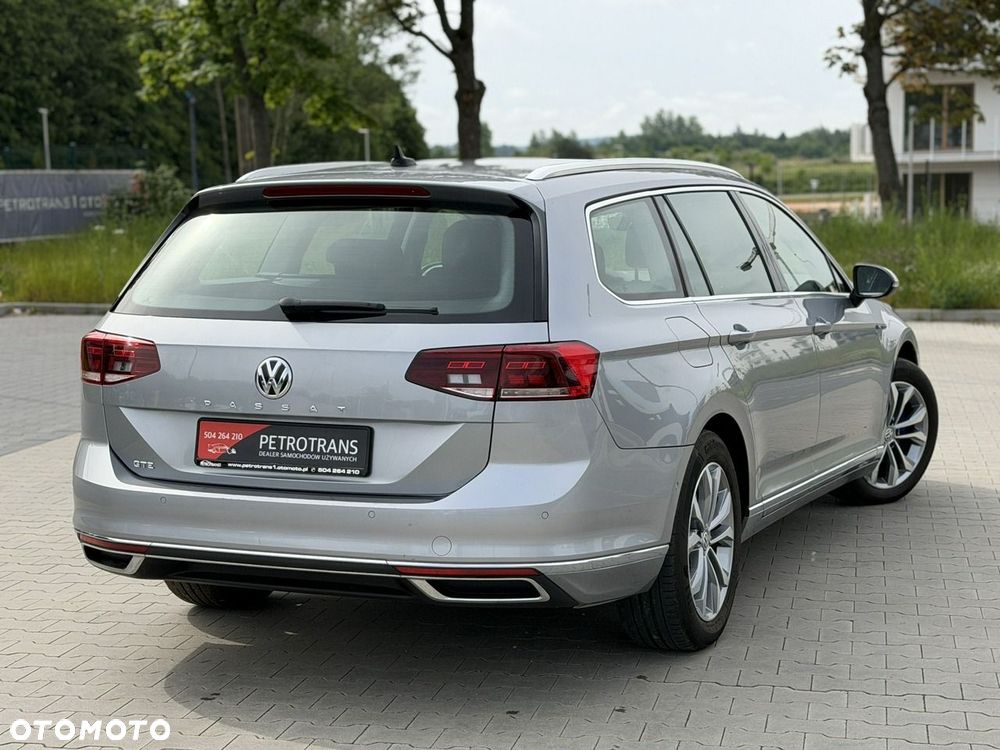 Volkswagen Passat - 11