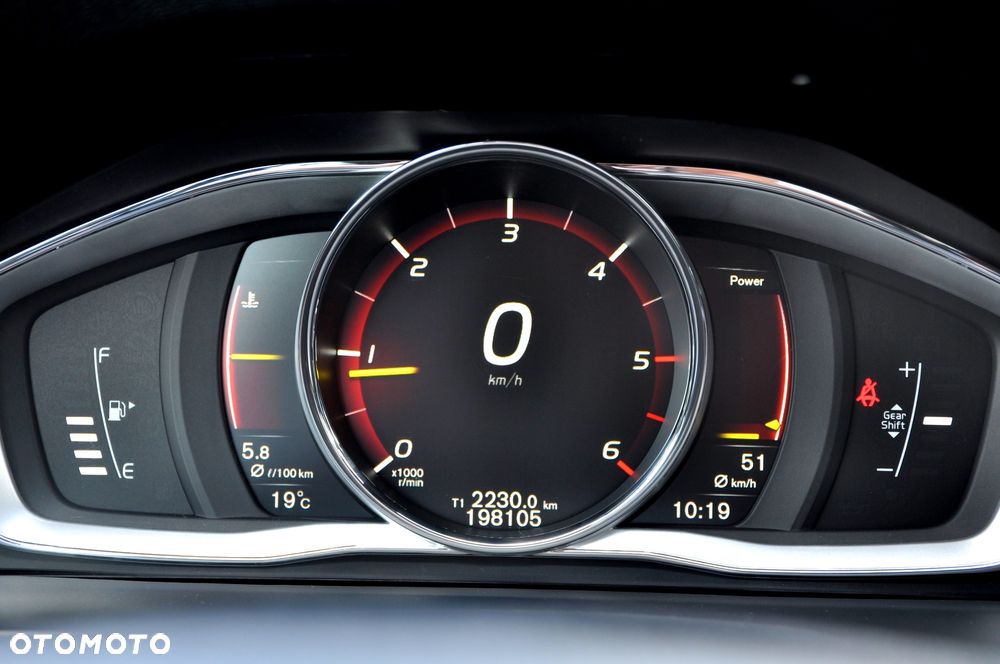 Volvo V60 D4 Drive-E R-Design Momentum - 36