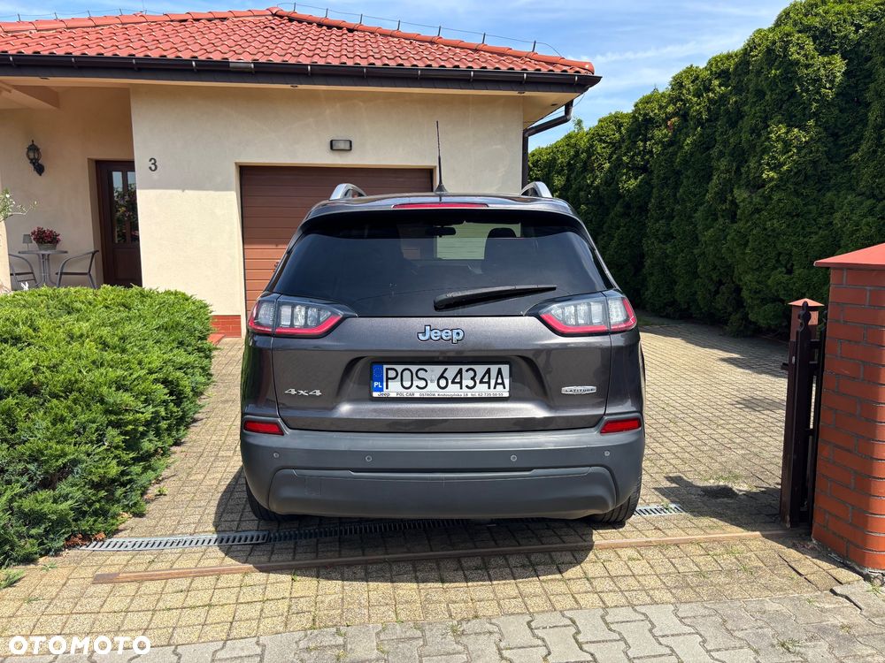 Jeep Cherokee - 4