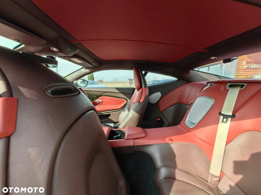 Aston Martin DB11 V8 Coupe - 29