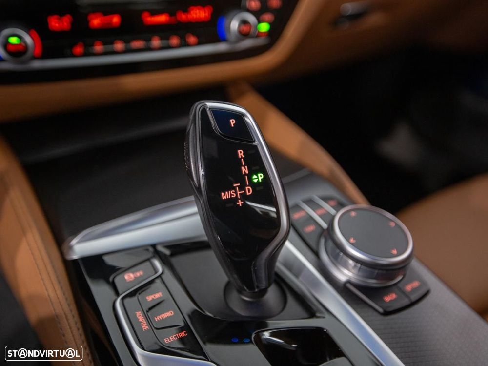 BMW 530 e Pack 50 anos M - 23