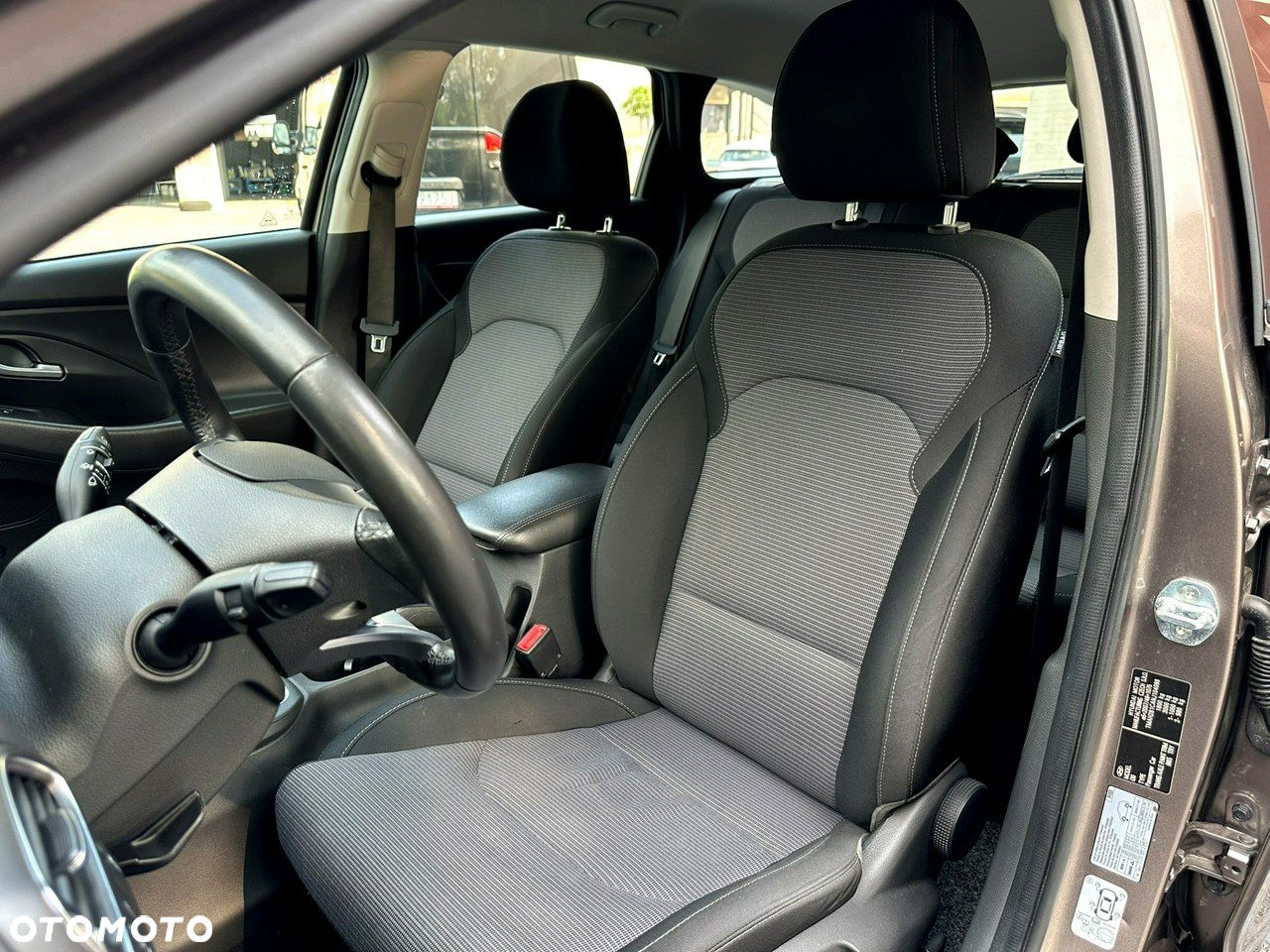Hyundai i30 1.5 DPI Classic + - 14