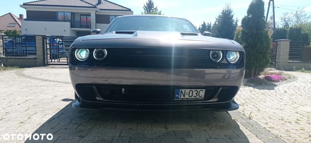 Dodge Challenger - 11