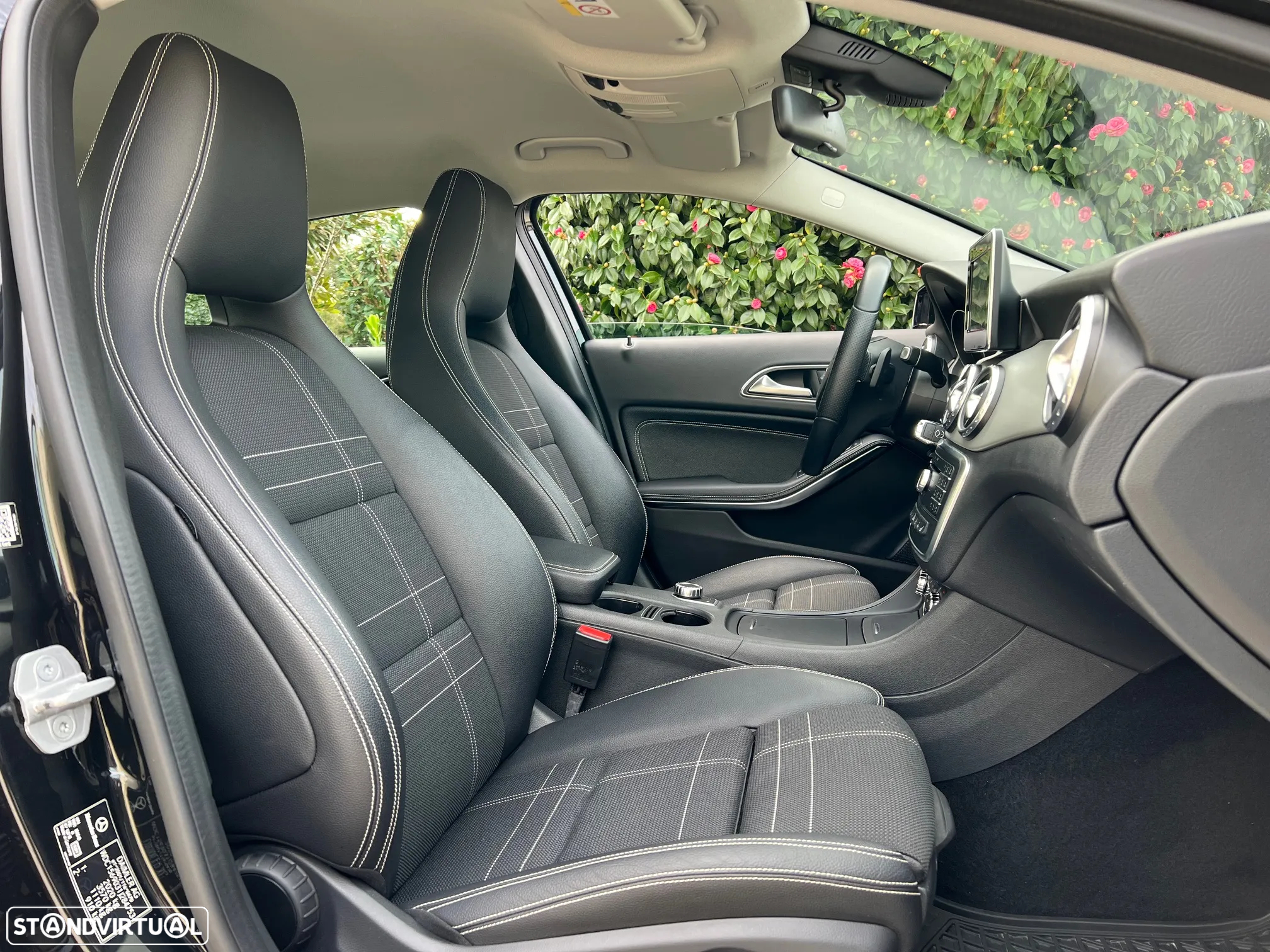 Mercedes-Benz GLA 220 d 7G-DCT Urban - 35