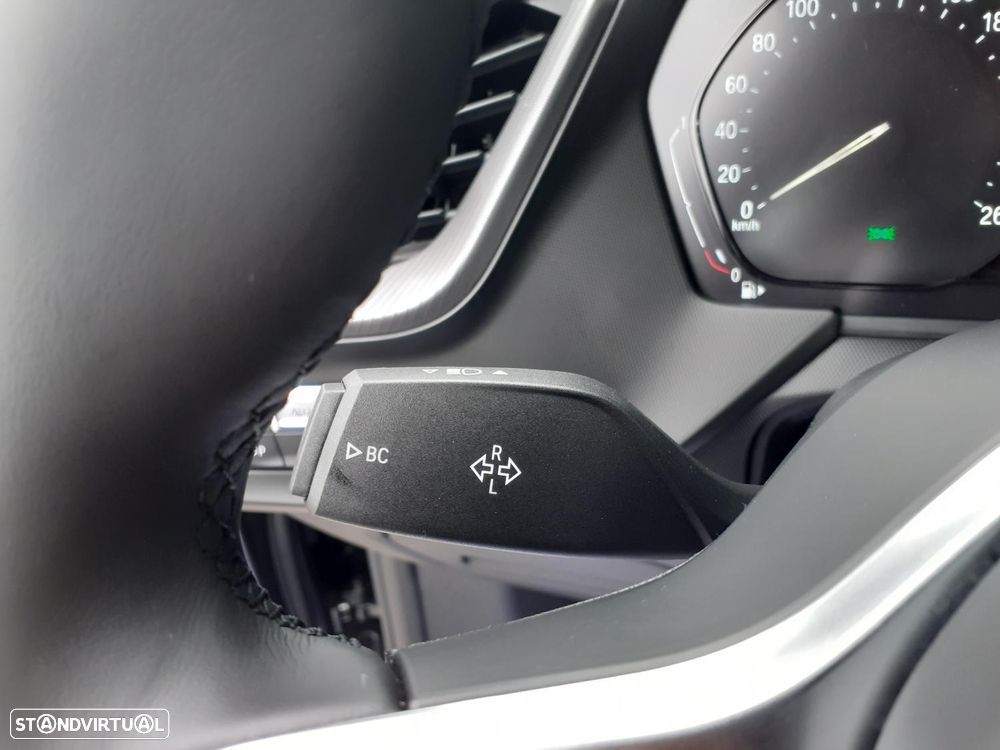 BMW 118 i Pack Desportivo M Auto - 26