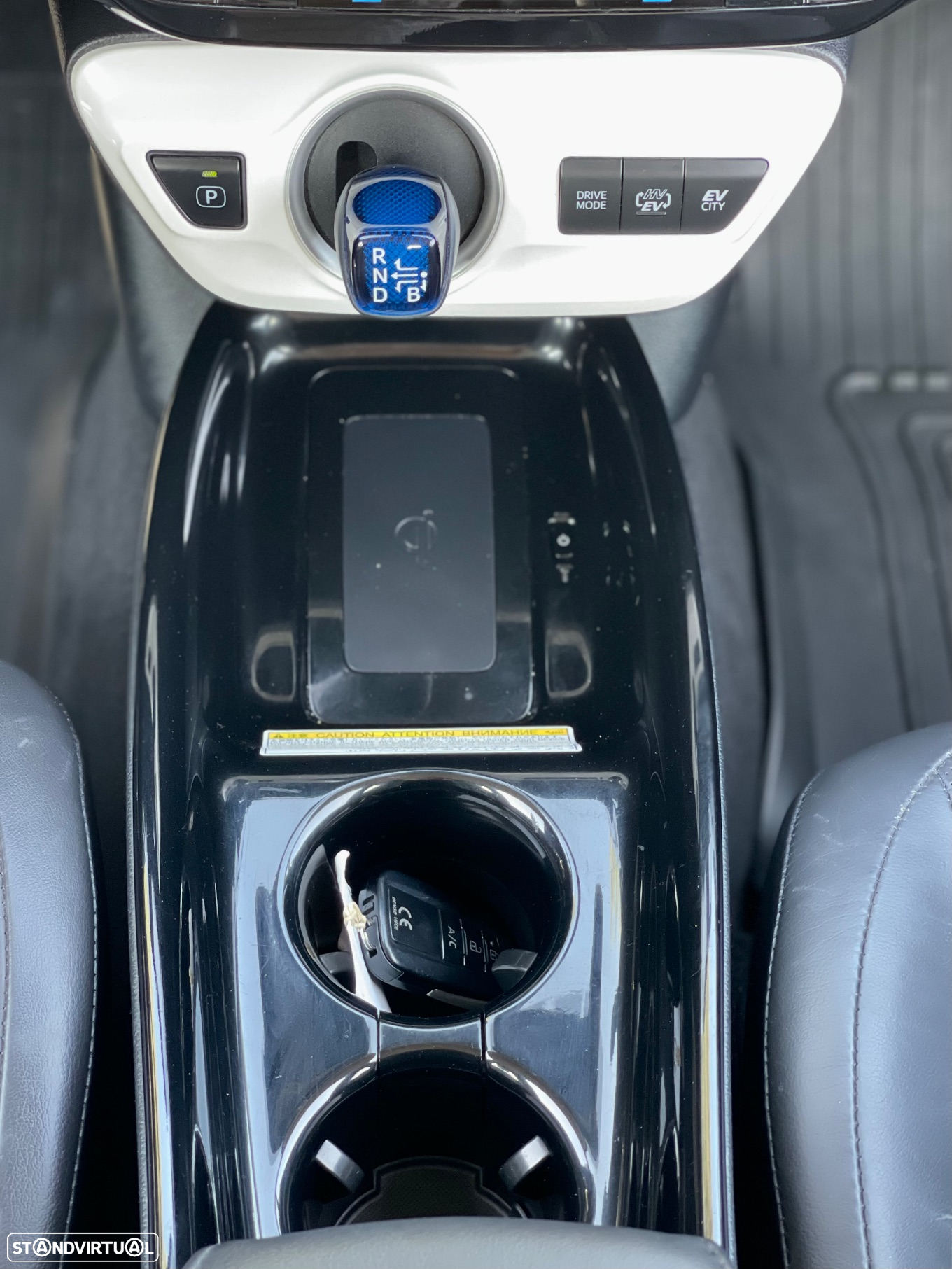 Toyota Prius 1.8 Plug-In Luxury Pele - 17