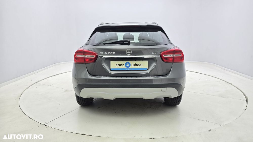 Mercedes-Benz GLA - 5