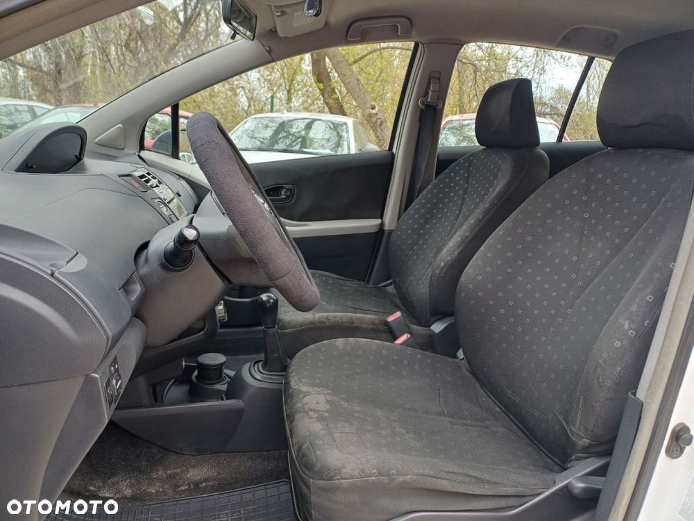 Toyota Yaris - 7