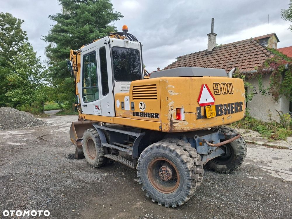 Liebherr A 900 B 4X4 - 7