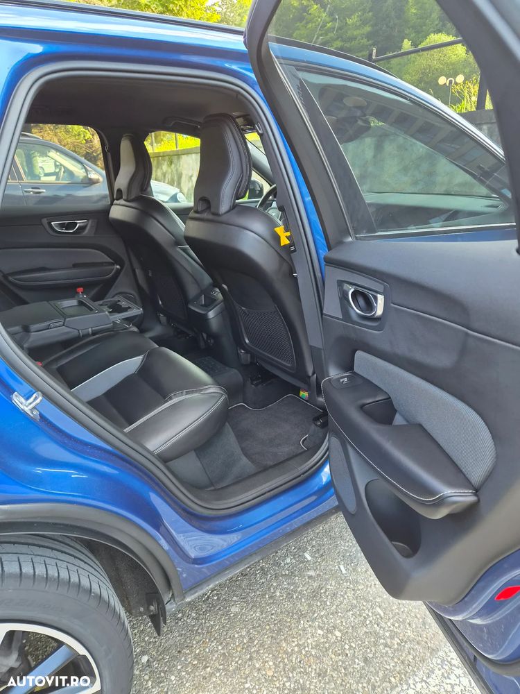 Volvo XC 60 B4 MHEV AT8 AWD R-Design - 17