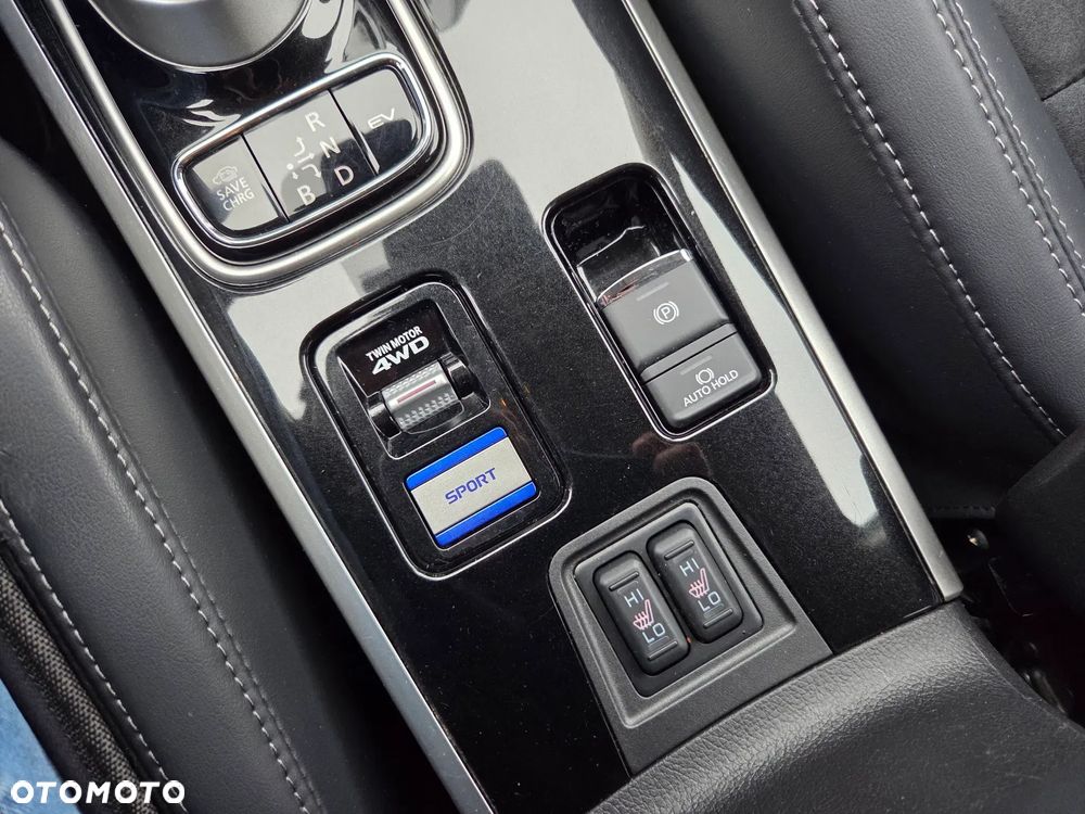 Mitsubishi Outlander - 25