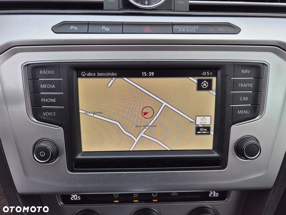 Volkswagen Passat - 14