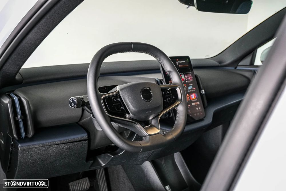 Volvo EX30 Single Motor Extended Range RWD Core - 15