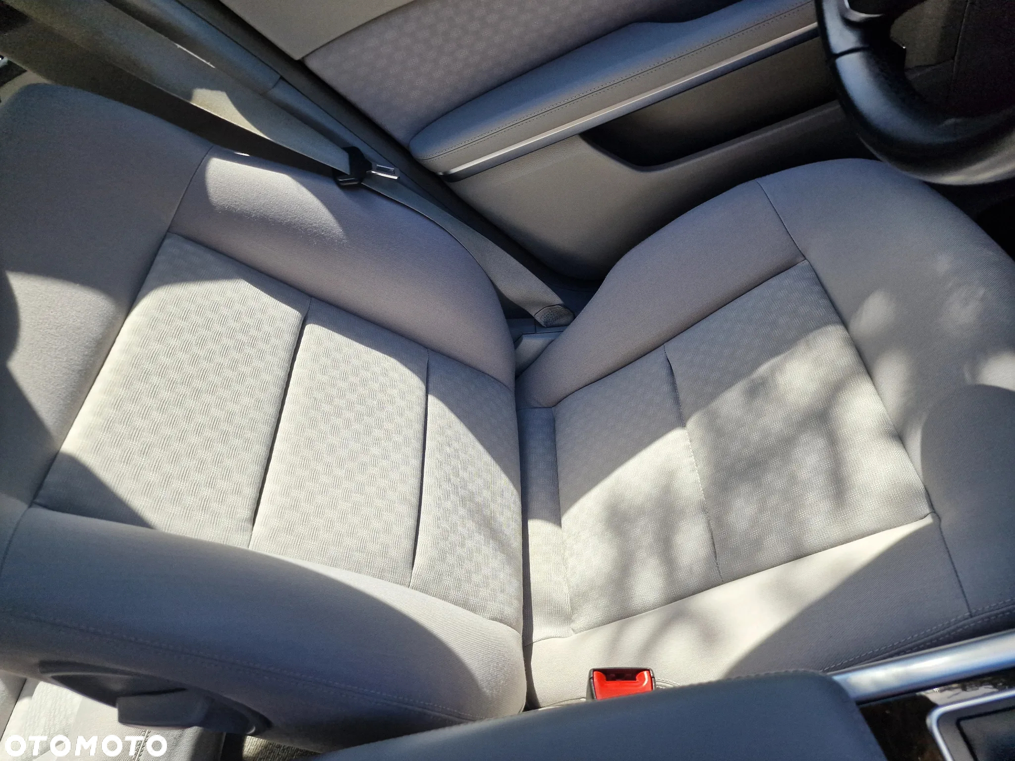 Mercedes-Benz Klasa E 200 CGI BlueEFFICIENCY 7G-TRONIC - 27