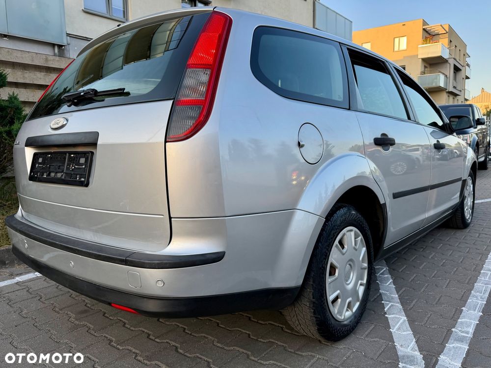 Ford Focus 1.6 16V Trend - 9