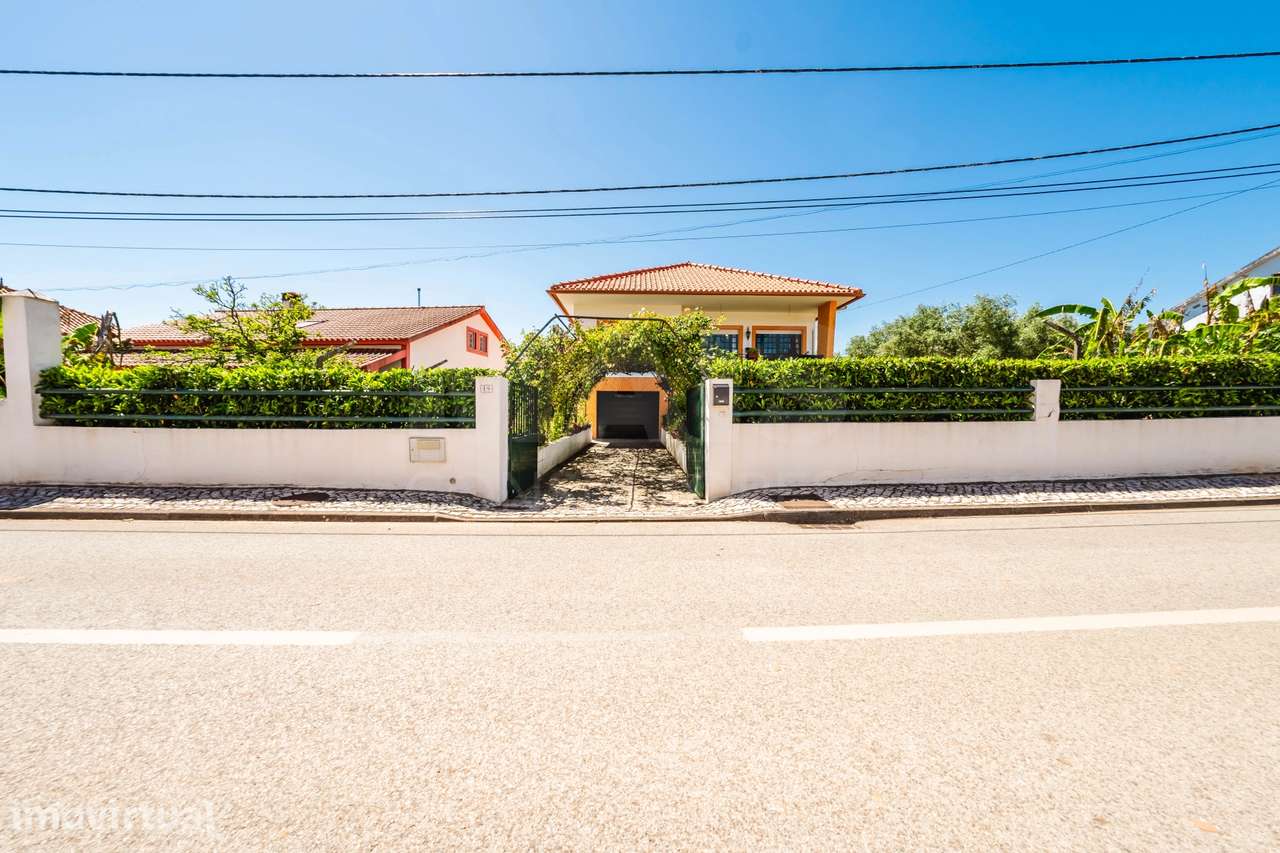 Moradia com charme e privacidade inserida em lote de 1400m² - Grande imagem: 2/43