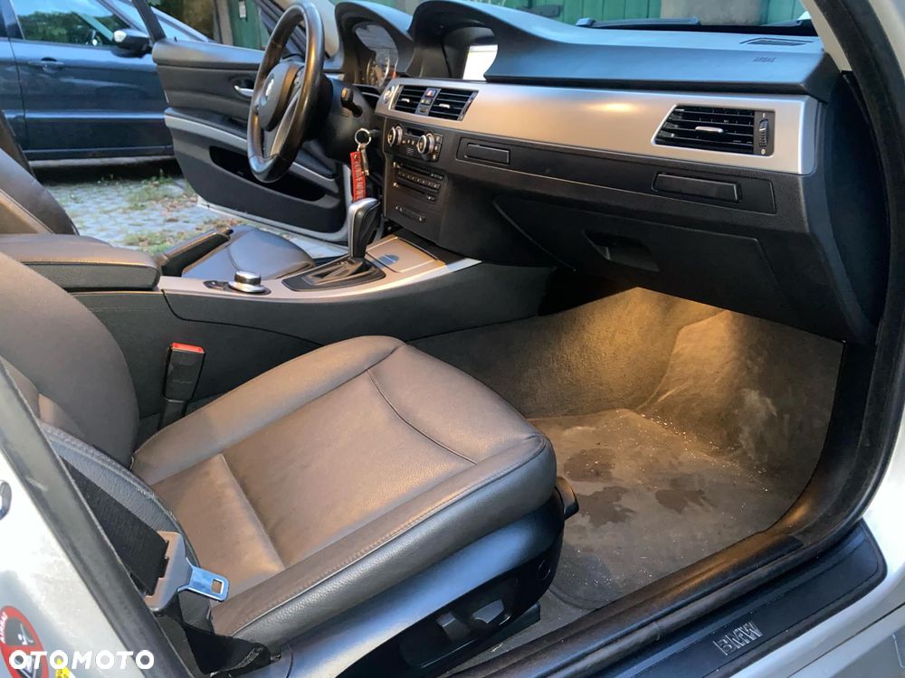 BMW Seria 3 325i - 28