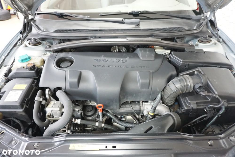 Volvo V70 D5 Comfort - 12