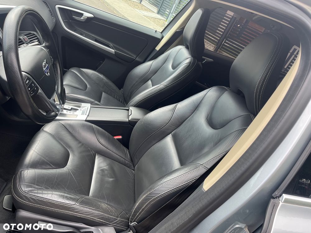 Volvo XC 60 D3 AWD R Design - 14