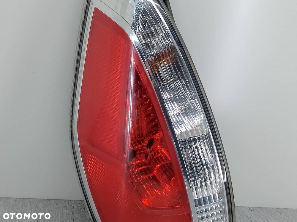 LAMPA TYLNA LEWA MAZDA 5 ( 05-10 ) - 1