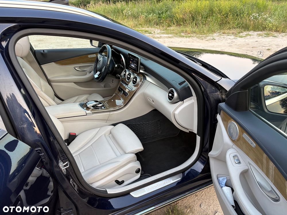 Mercedes-Benz Klasa C 200 4-Matic 7G-TRONIC - 23