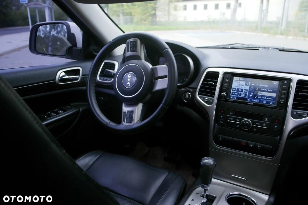 Jeep Grand Cherokee - 25