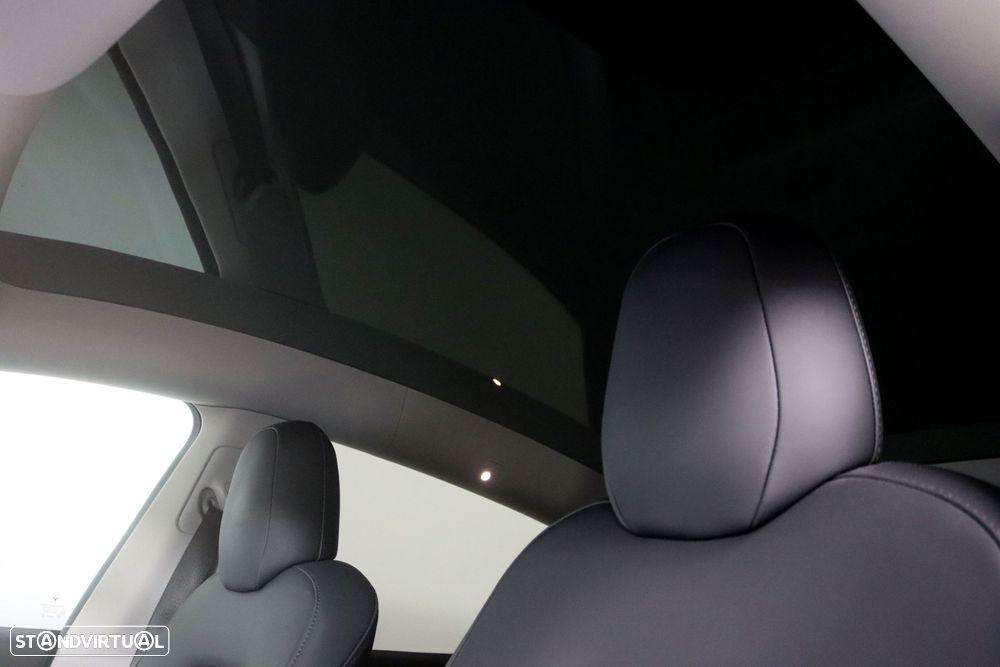 Tesla Model Y Long Range Dual Motor AWD - 8