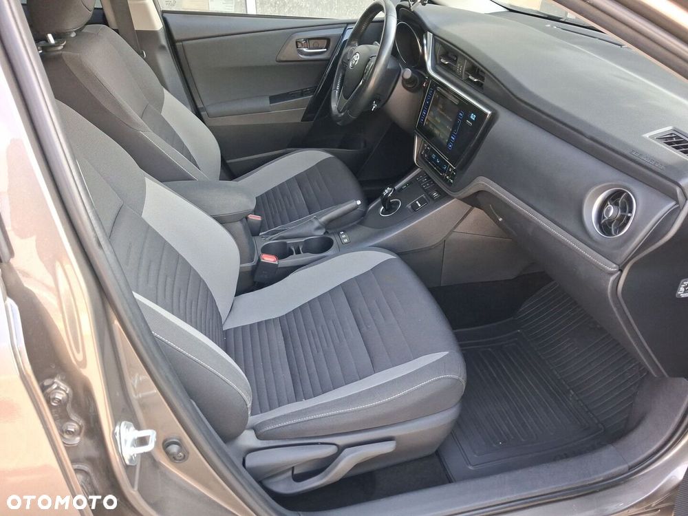 Toyota Auris - 10