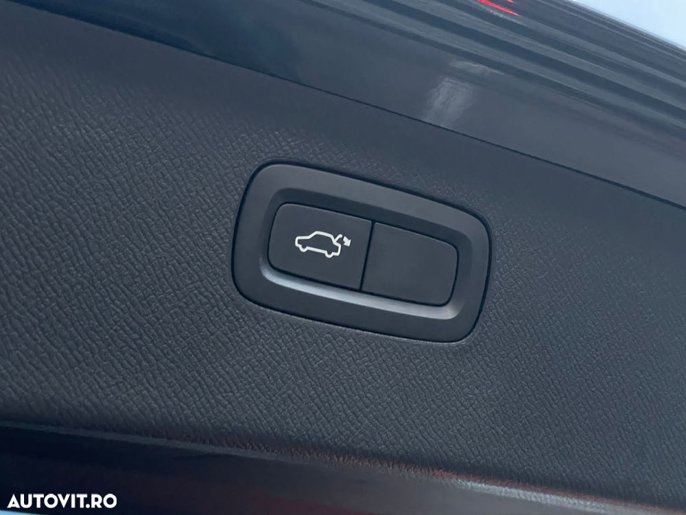 Volvo XC 90 T8 Twin Engine AWD Momentum - 24