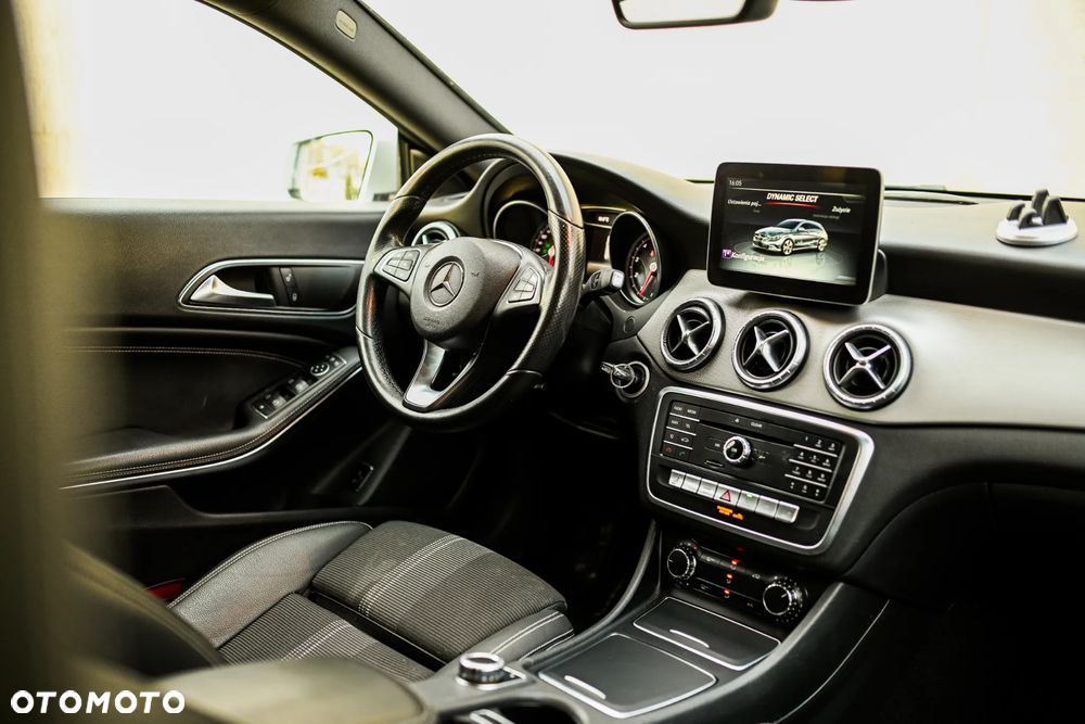 Mercedes-Benz CLA 180 7G-DCT Peak Edition - 24