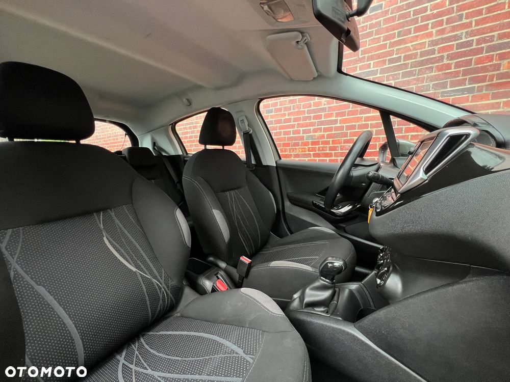 Peugeot 208 - 14