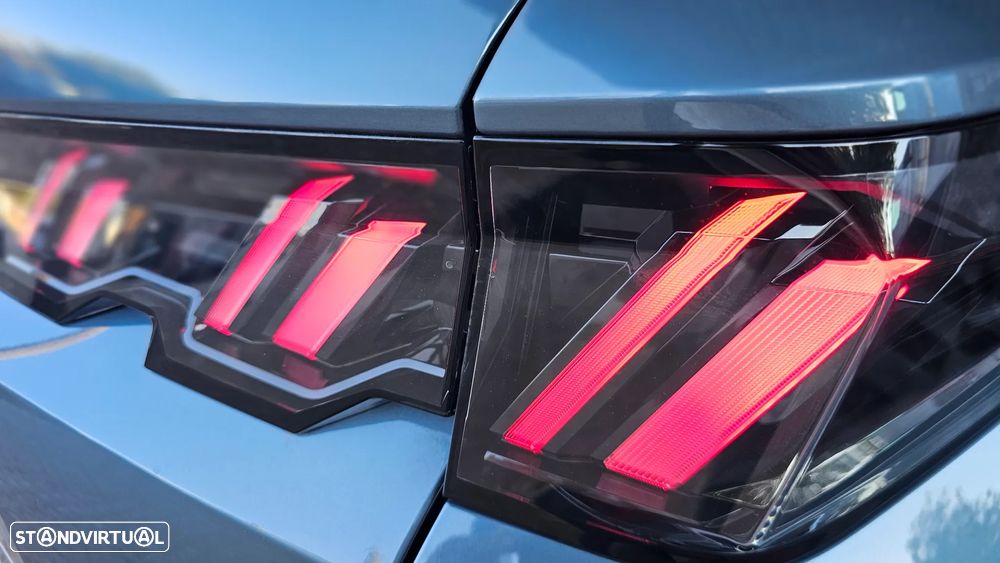 Peugeot 5008 1.2 Hybrid Allure e-DCS6 - 11