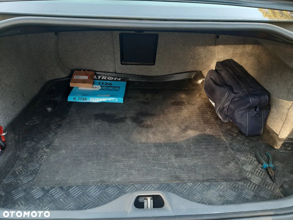 Volvo S60 2.4 Kinetic - 11