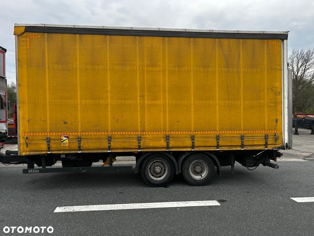 Mercedes-Benz 1832 - 8