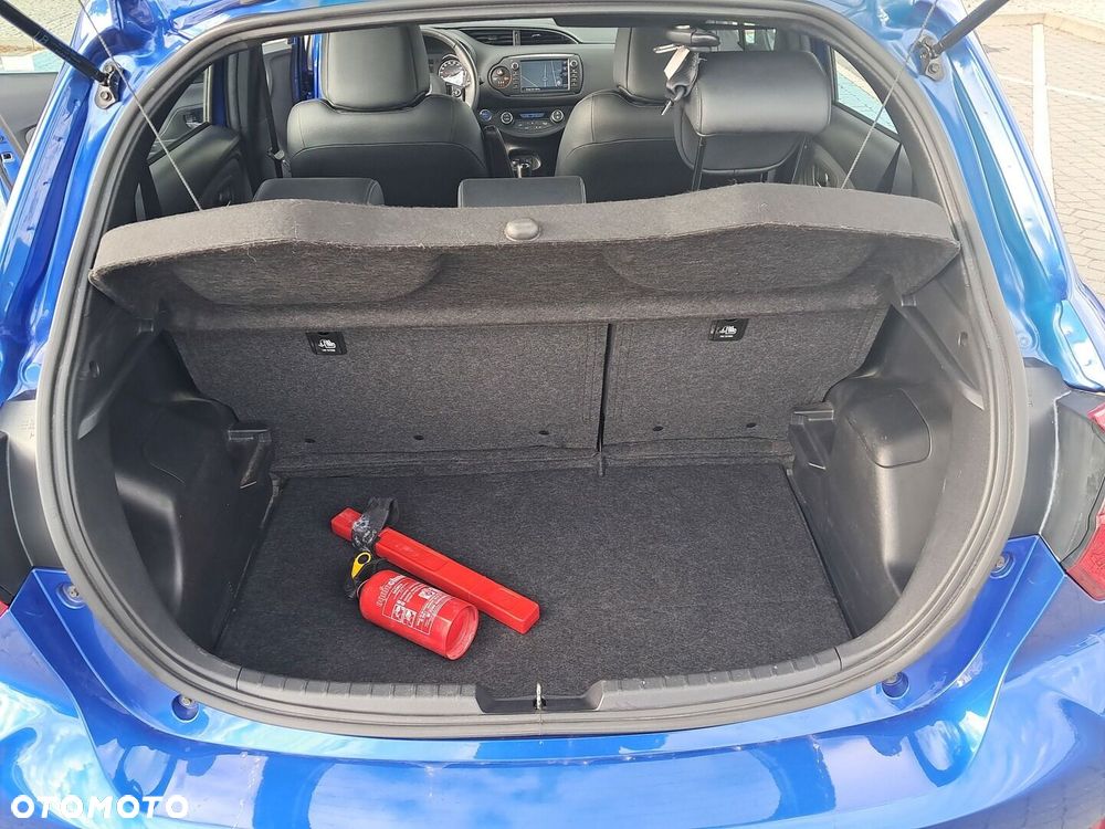Toyota Yaris Hybrid 100 Dynamic - 17