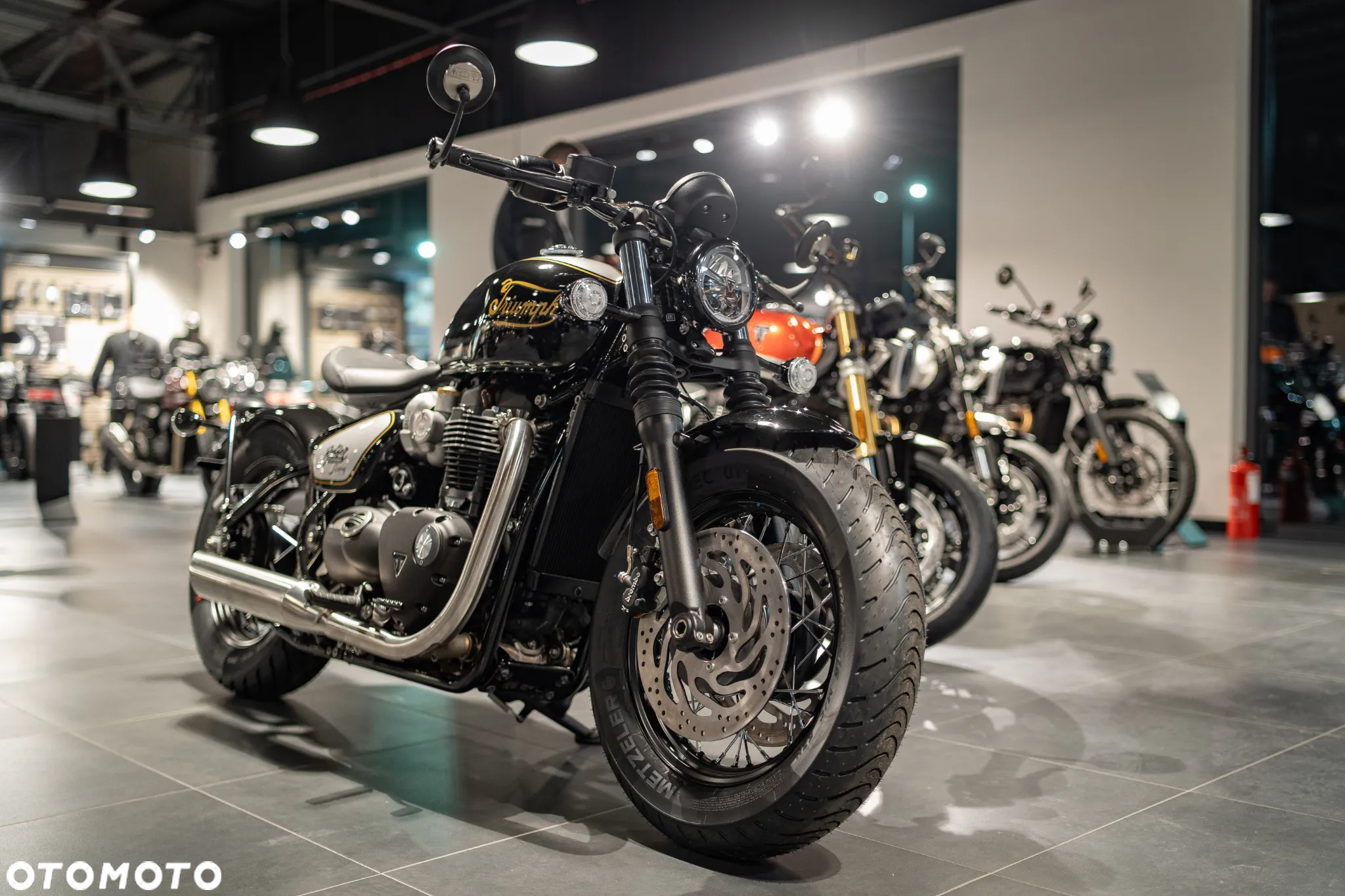 Triumph Bonneville Bobber - 2